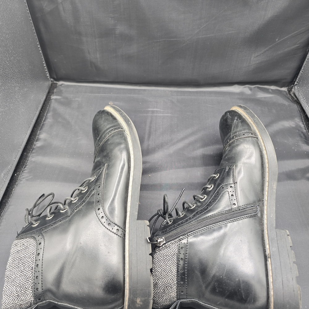Black Stylish Boots for Versatile Wear‎